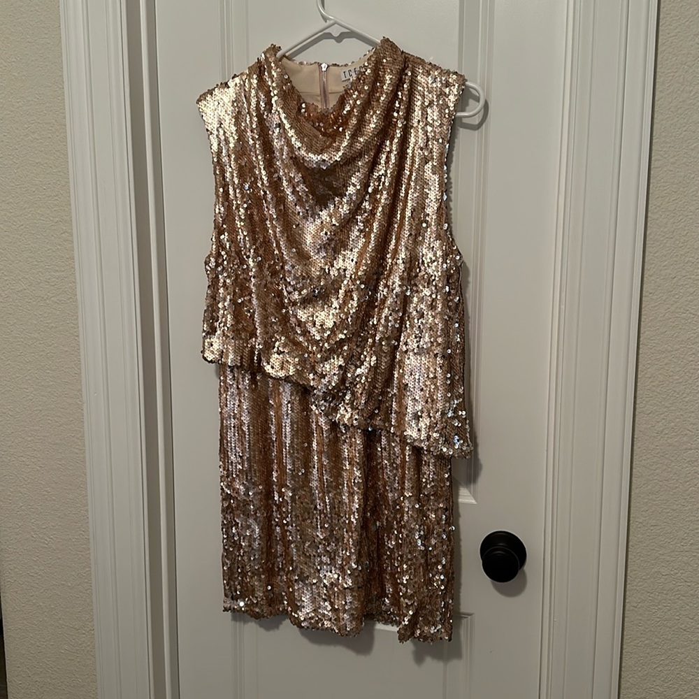 TCEC — sequin size medium.   Zipper in the back.